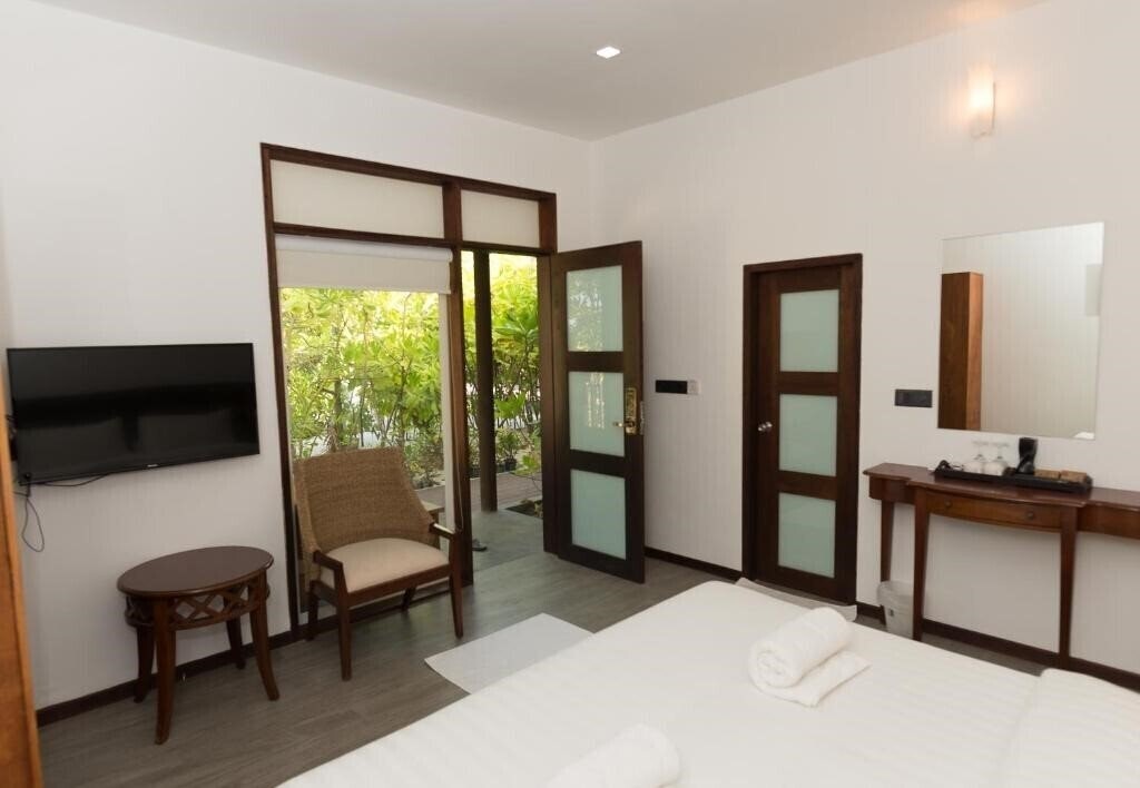 Апартаменты Premier Beach Hotel Gulhi 4*