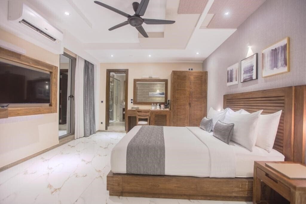 Панорама Hotel Samann Grand 4*