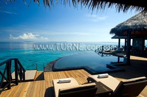 Территория The Beach House At Iruveli 5*