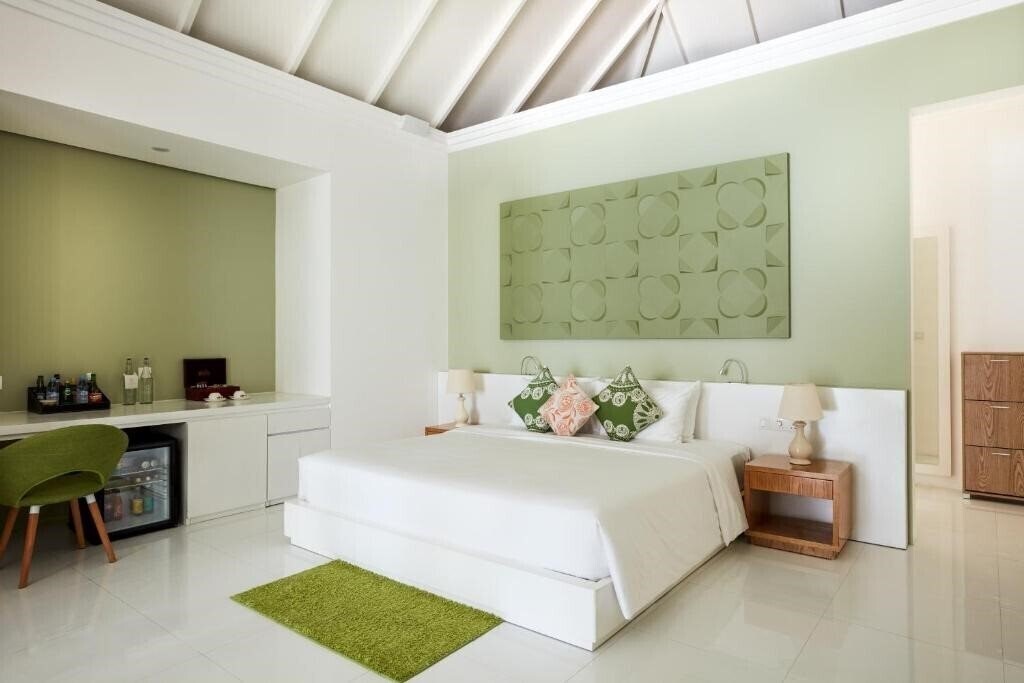 Вид Olhuveli Beach & Spa Resort 4*