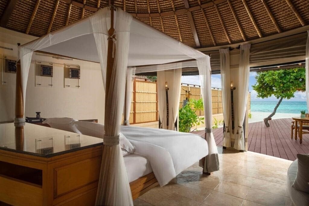 Территория Banyan Tree Vabbinfaru 5*