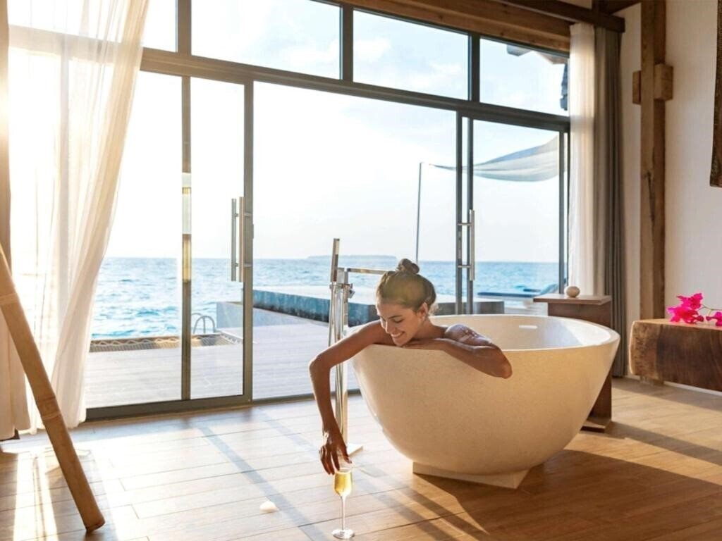 Територія Movenpick Resort Kuredhivaru Maldives 5*