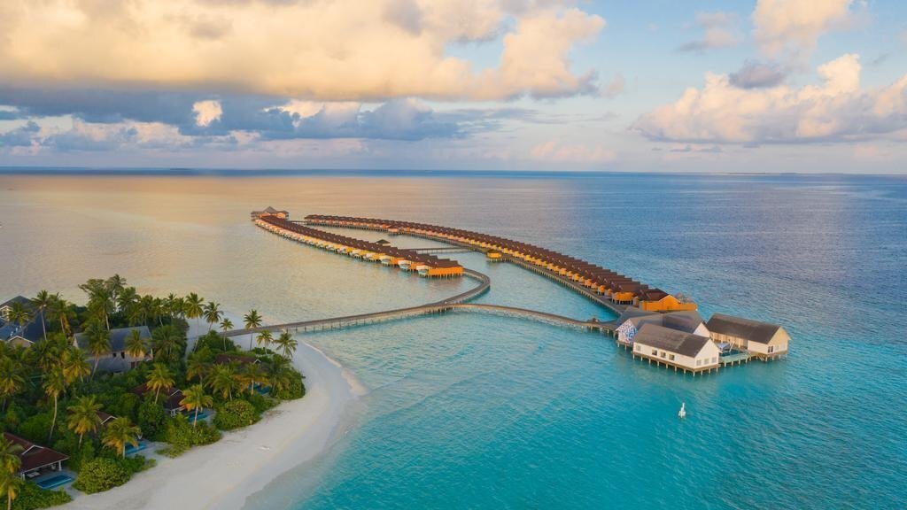 Готель The Standard Huruvalhi Maldives (ex. Carpe Diem Beach Resort & Spa) 5*