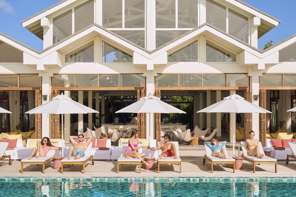 Апартаменти The Standard Huruvalhi Maldives (ex. Carpe Diem Beach Resort & Spa) 5*