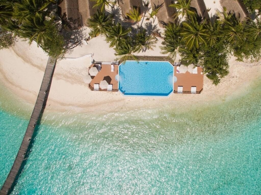 Отель Thulhagiri Island Resort 4*