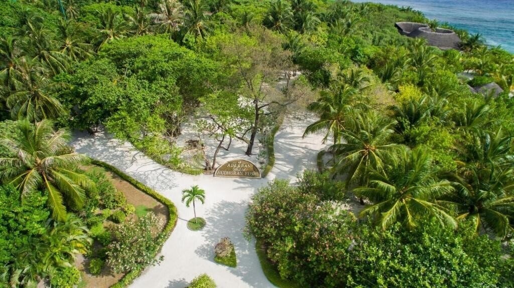 Вид Adaaran Prestige Ocean Villas Hundhuran Fushi 4*