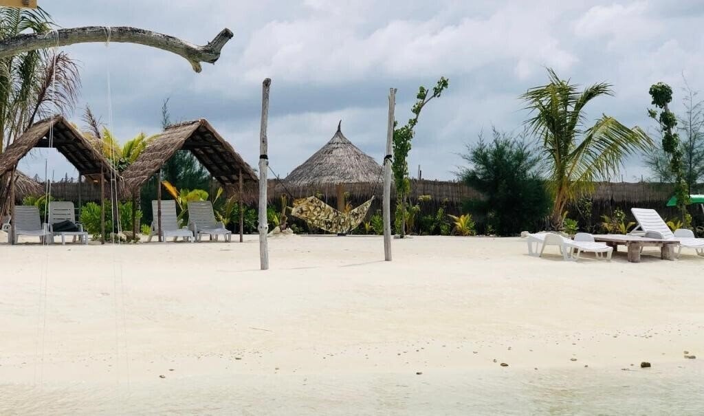 Панорама Old Town Inn Hotel 3*