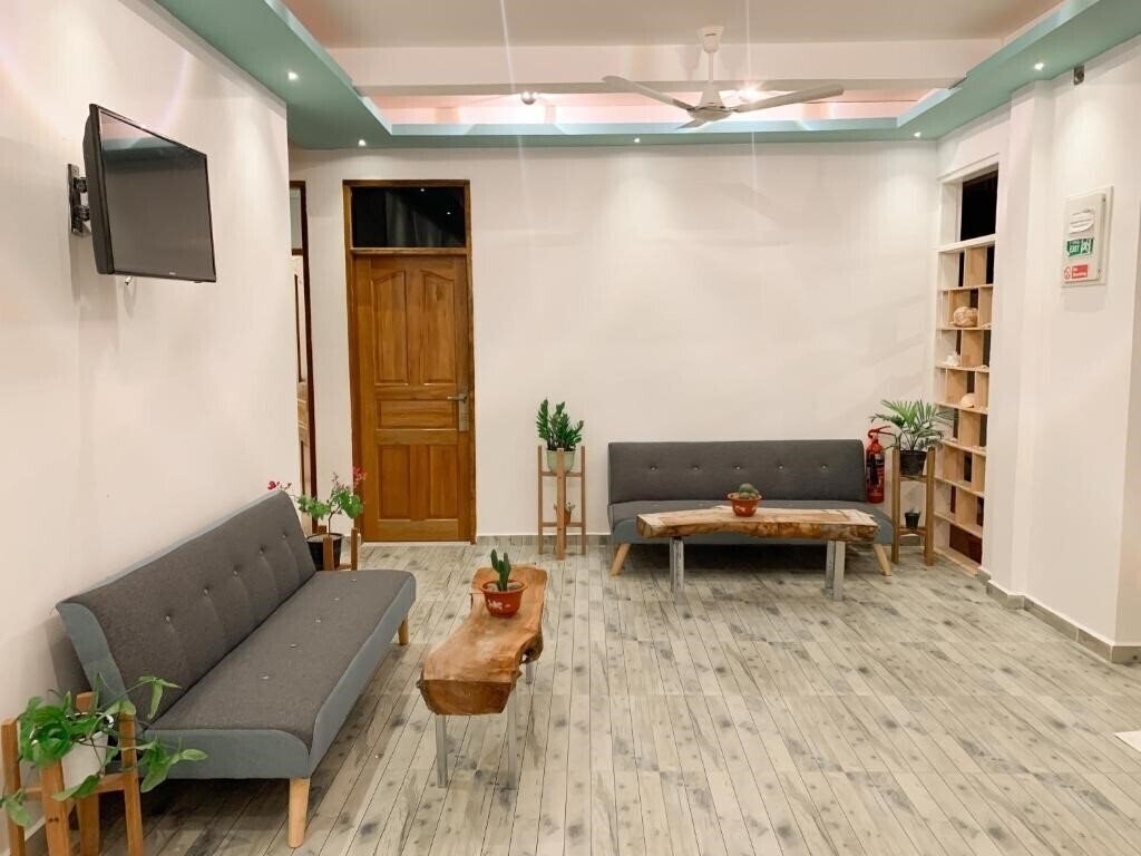 Территория Fins Dive And Leisure Hotel Guest House гостиный двор