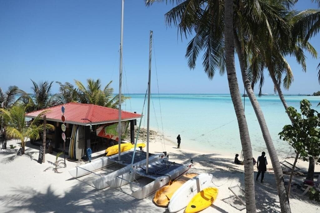 Панорама Beach House Hotel Dhiffushi Island Guest House гостиный двор