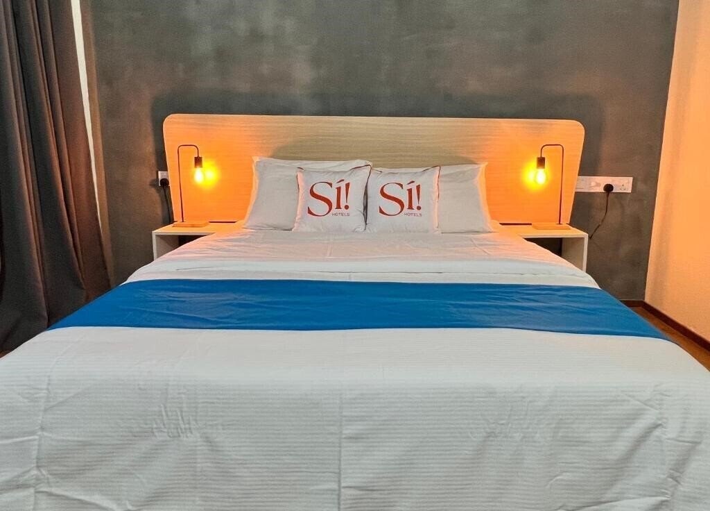 Территория Beach House Hotel Dhiffushi Island Guest House гостиный двор