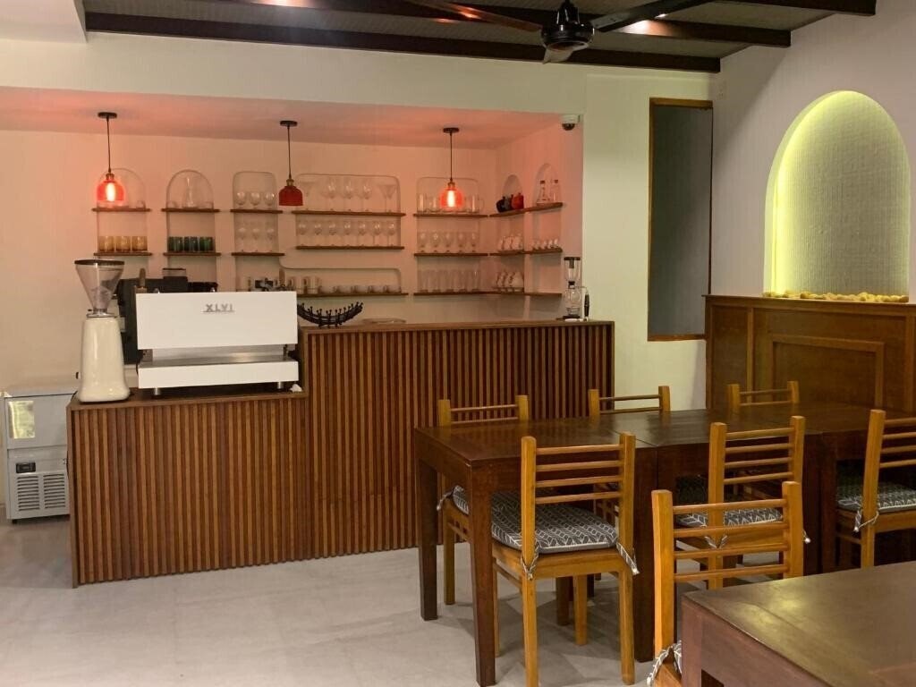 Панорама Courtyard Guesthouse 3*