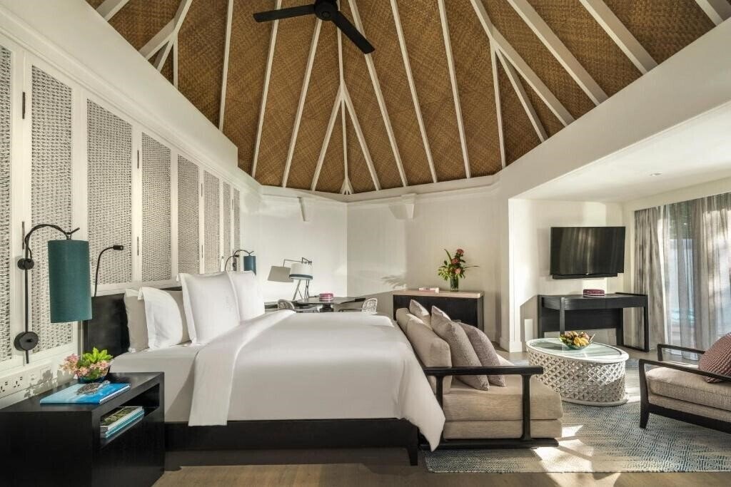 Панорама Four Seasons Maldives at Kuda Huraa 5*
