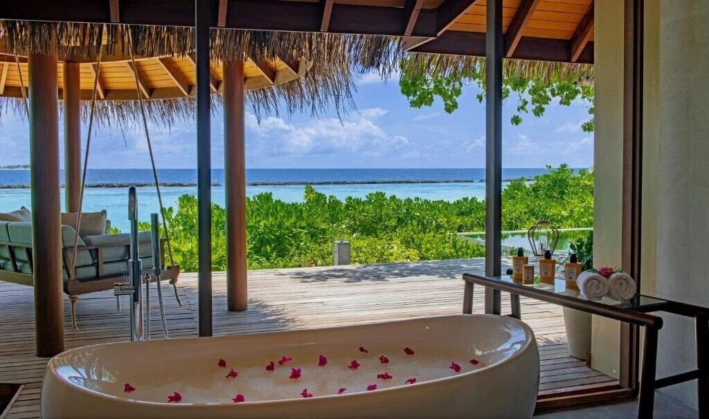 Територія Baros Maldives 5*