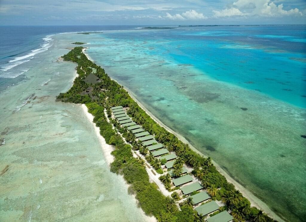 Территория Canareef Resort Maldives 4*