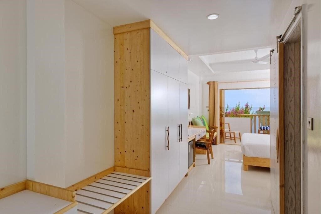 Панорама Luau Beach Inn Maldives Guest House гостиный двор