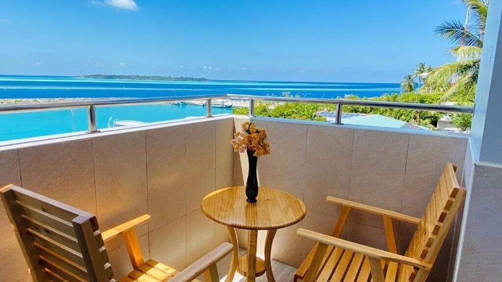 Панорама Alimas Retreat Felidhoo Guest House гостиный двор