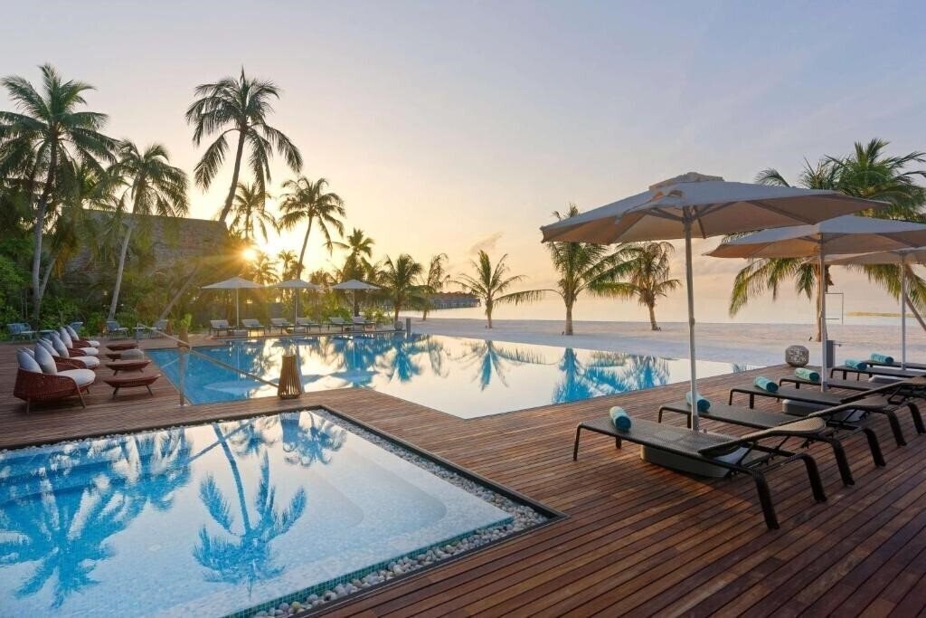 Панорама Outrigger Maldives Maafushivaru Resort 5*