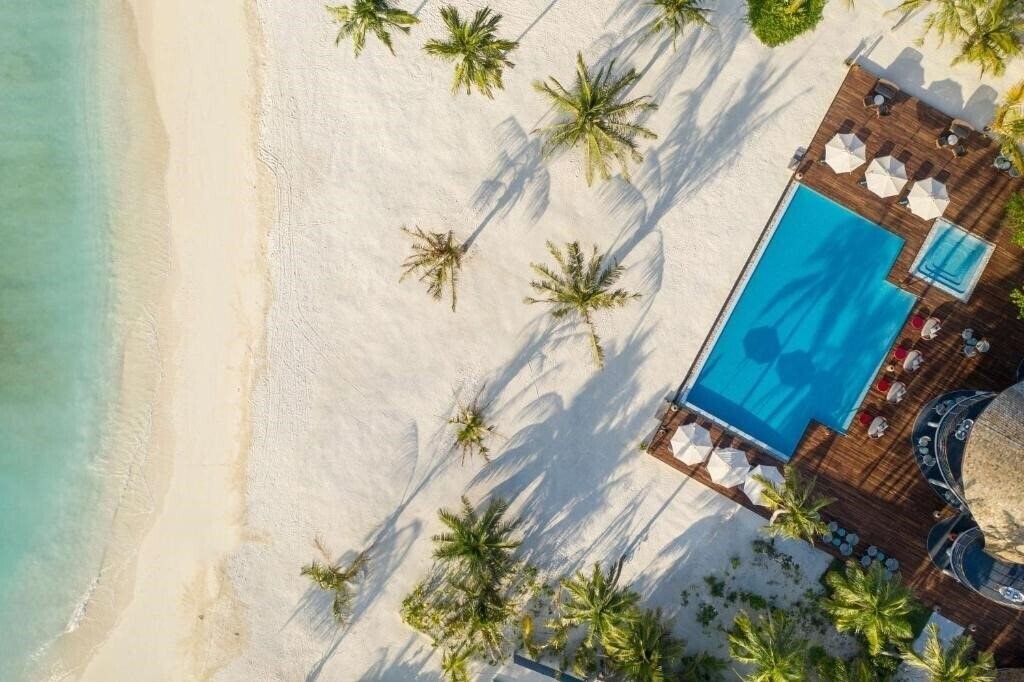 Вид Outrigger Maldives Maafushivaru Resort 5*