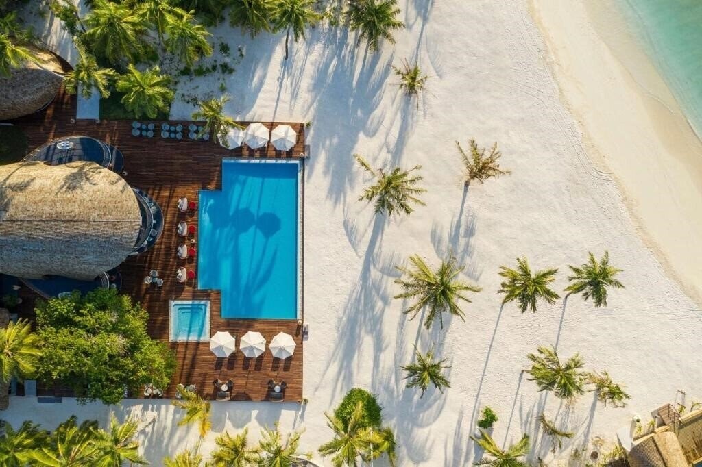 Апартаменты Outrigger Maldives Maafushivaru Resort 5*