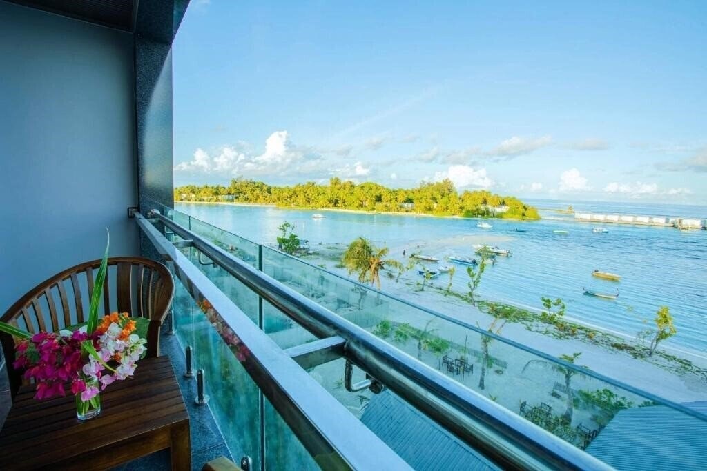 Вид Beach Hotel Guraidhoo 3*