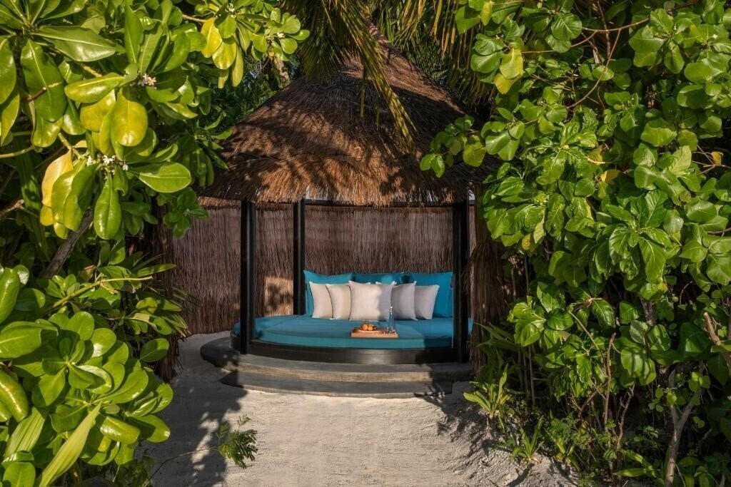Панорама Naladhu Maldives 5*