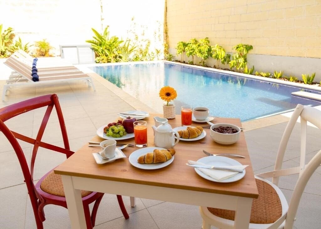 Фото De Rohan 4*