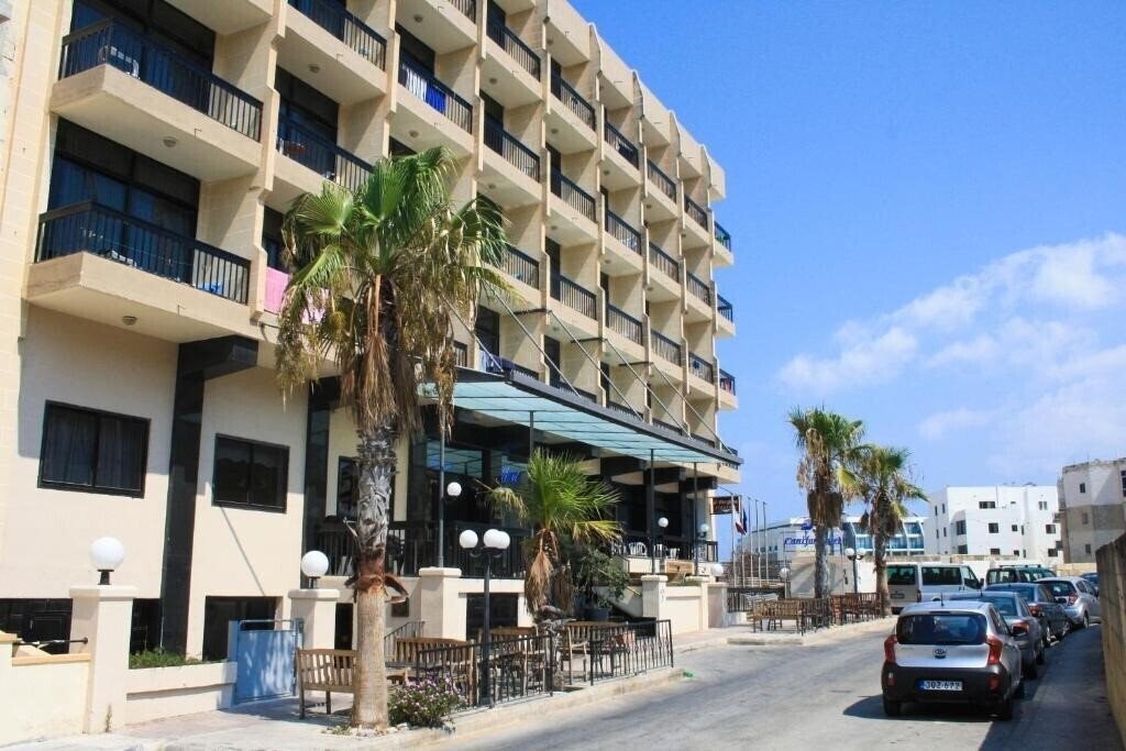 Отель Canifor Hotel 4*