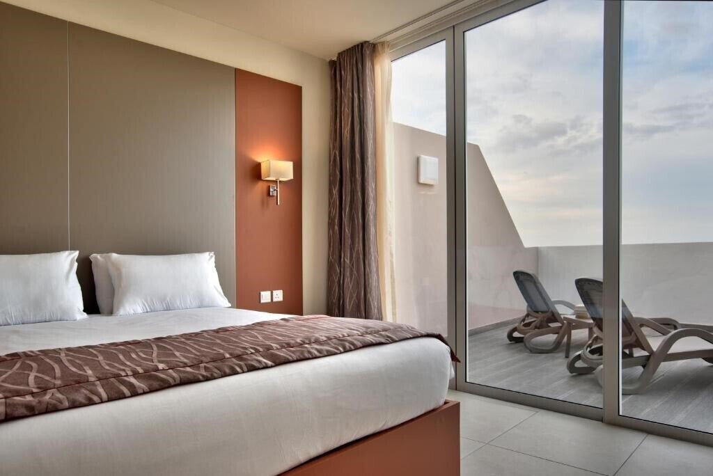 Панорама Mayflower Hotel 3*