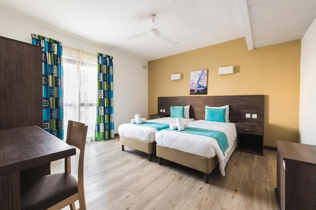 Апартаменти Sunseekers Holiday Complex 3*