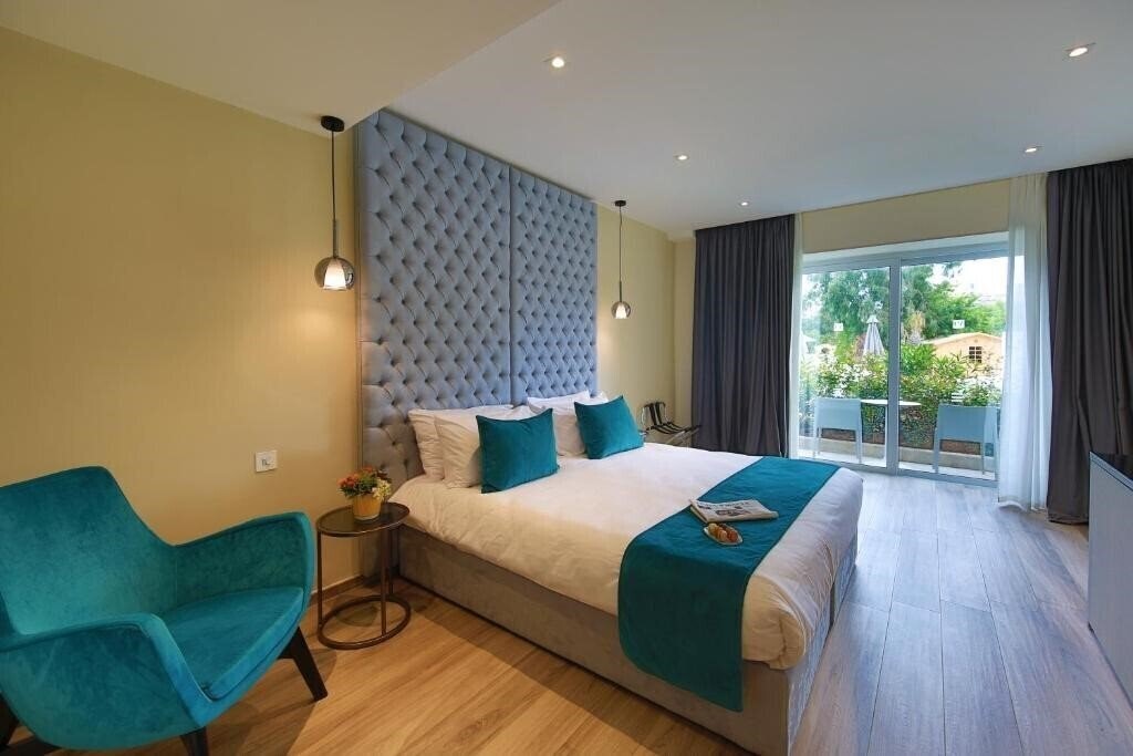 Фото Urban Valley Resort 4*