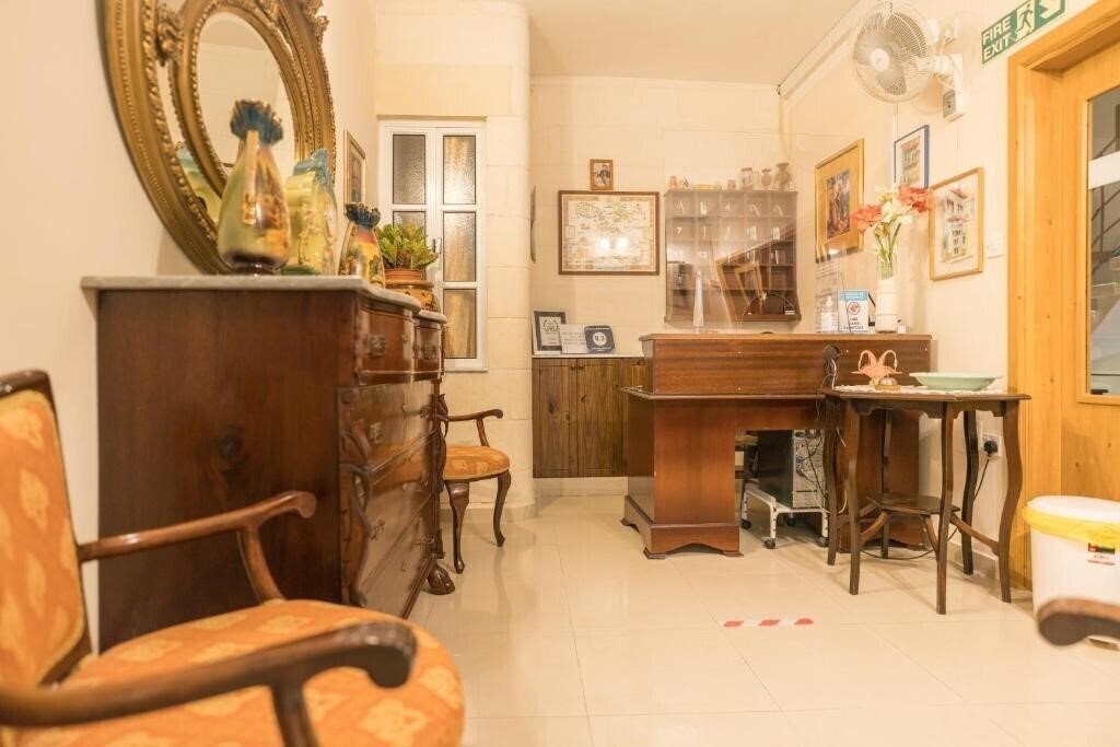 Панорама Lantern Guest House 2*