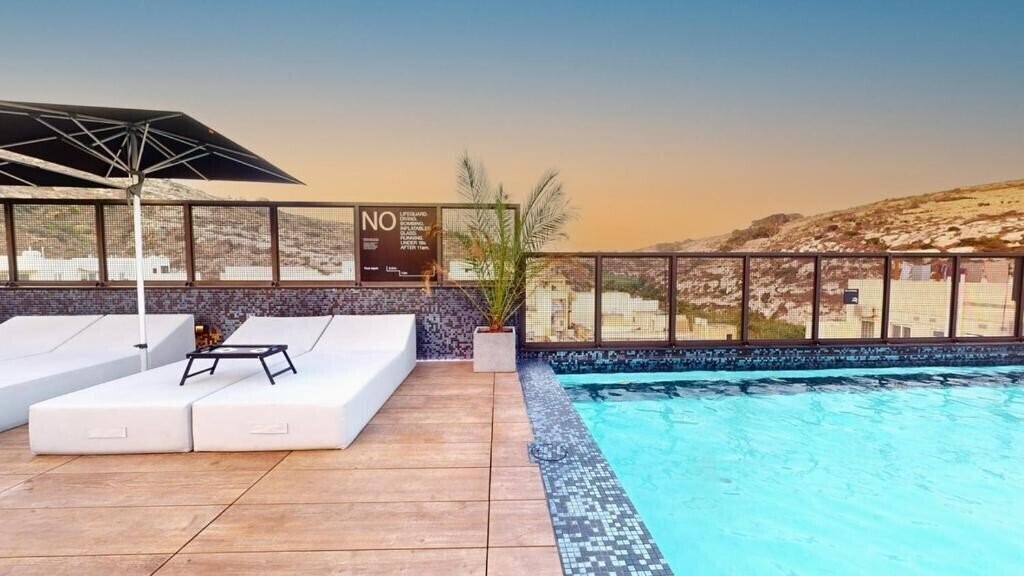 Готель Ulysses Aparthotel 3*