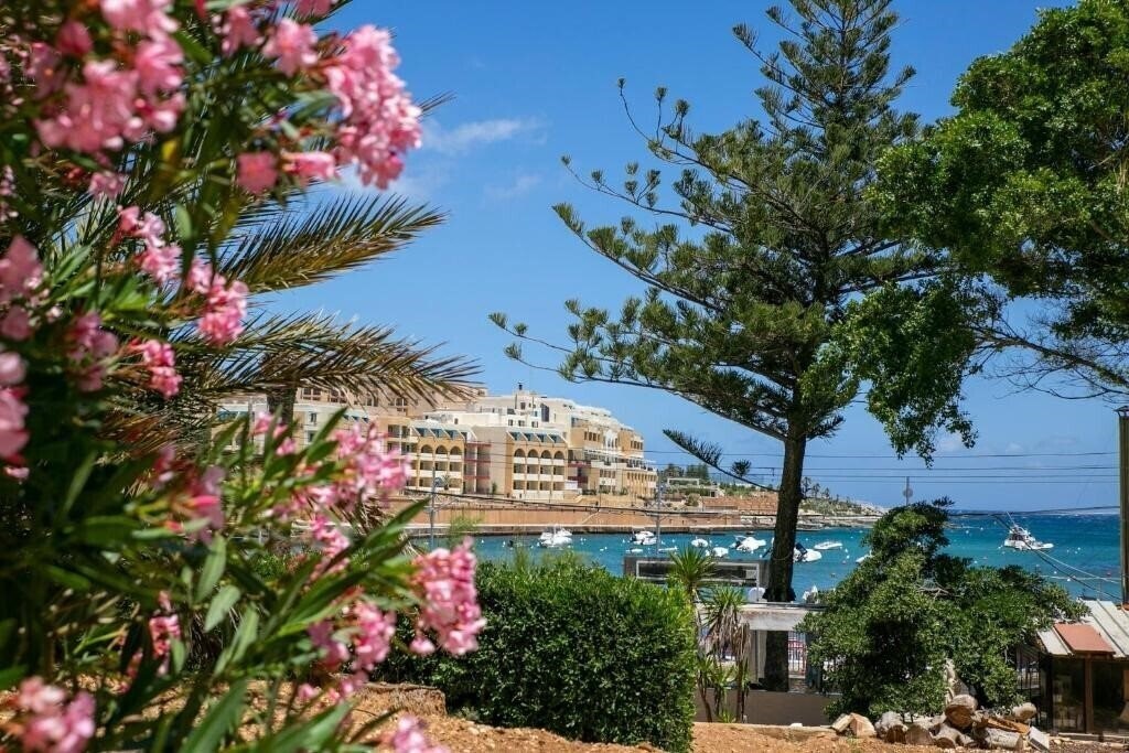 Панорама Beach Garden 3*