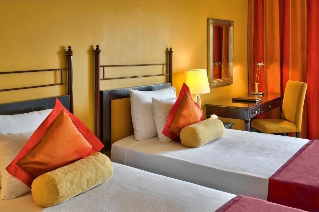 Территория Corinthia Hotel St George's Bay 5*