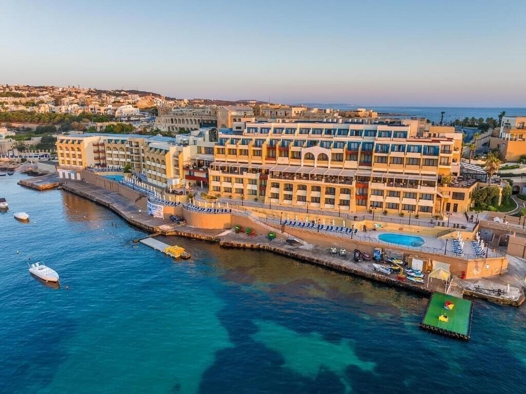 Отель Marina Hotel At The Corinthia Beach Resort 4*