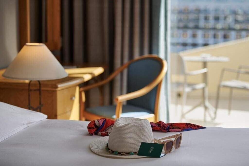 Фотографія Marina Hotel At The Corinthia Beach Resort 4*