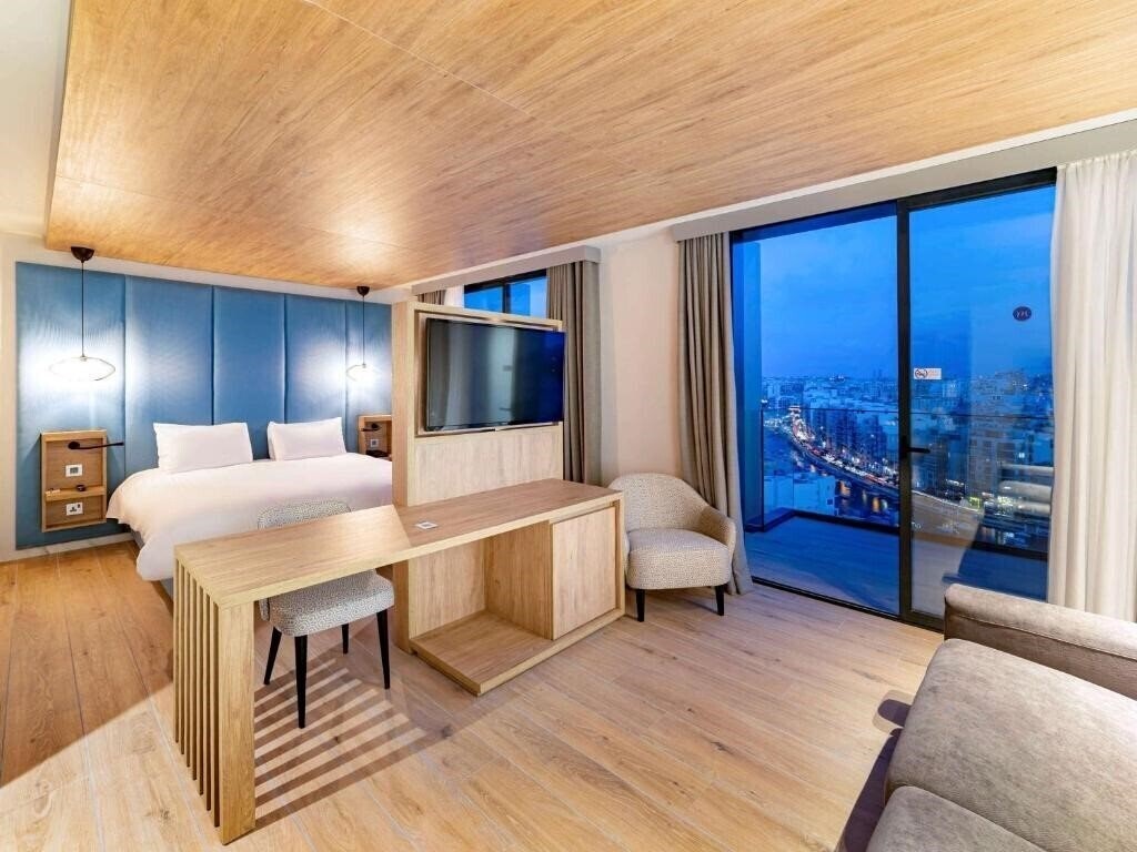 Вид Mercure St. Julian'S 4*