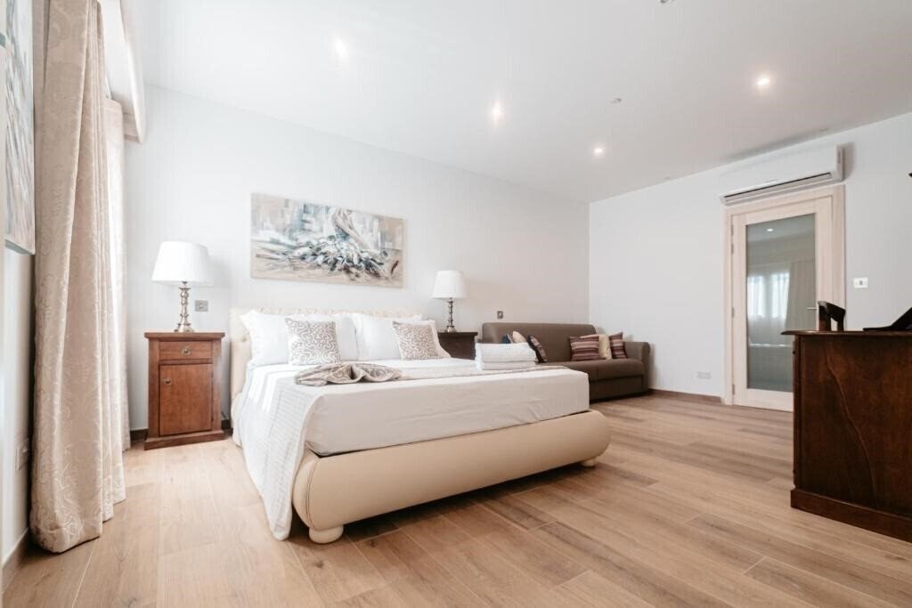 Панорама Palazzo Violetta 4*