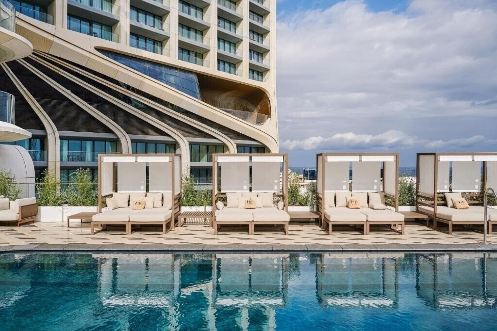 Отель Me Malta 5*