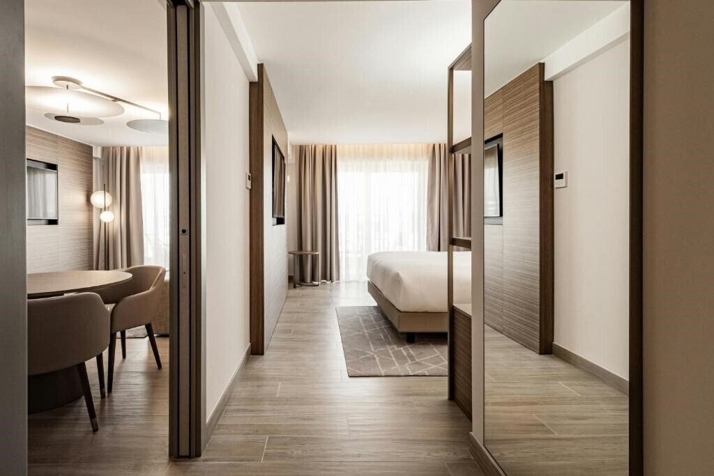 Територія AC Hotel St. Julian's 4*