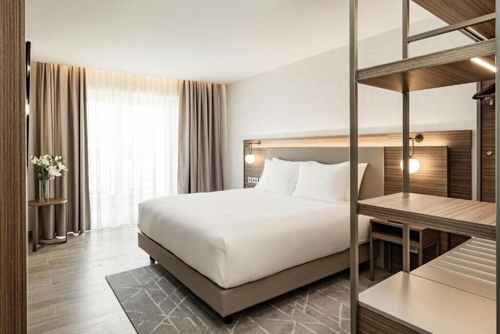 Панорама AC Hotel St. Julian's 4*