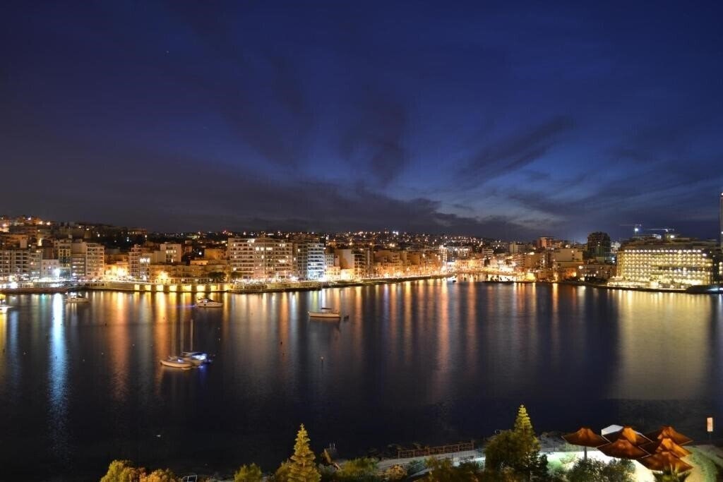 Апартаменти Carlton Hotel 3*