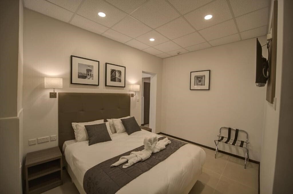 Панорама Europa Hotel 2*