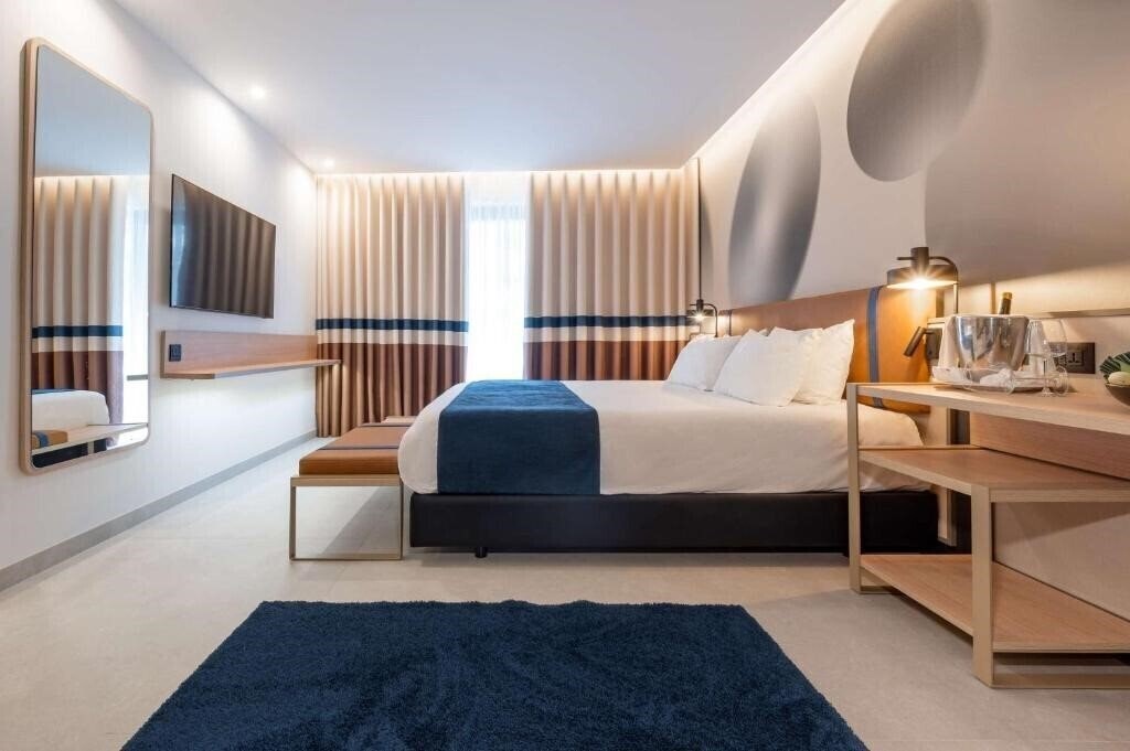 Територія Best Western Premier Malta 4*