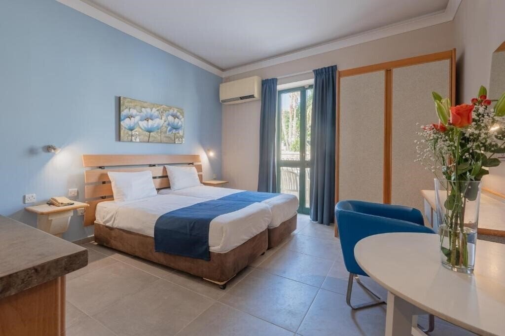 Фотографія Xemxija Bay Hotel (ex. Porto Azzurro Aparthotel (St. Paul'S Bay)) 3*