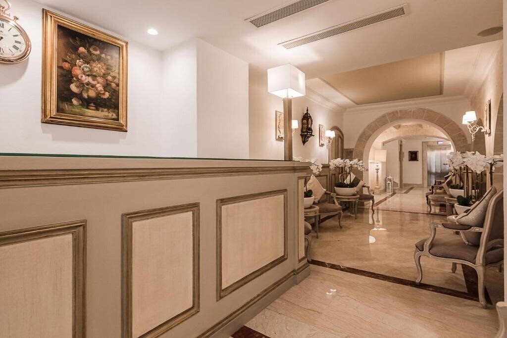 Территория Osborne Hotel 3*