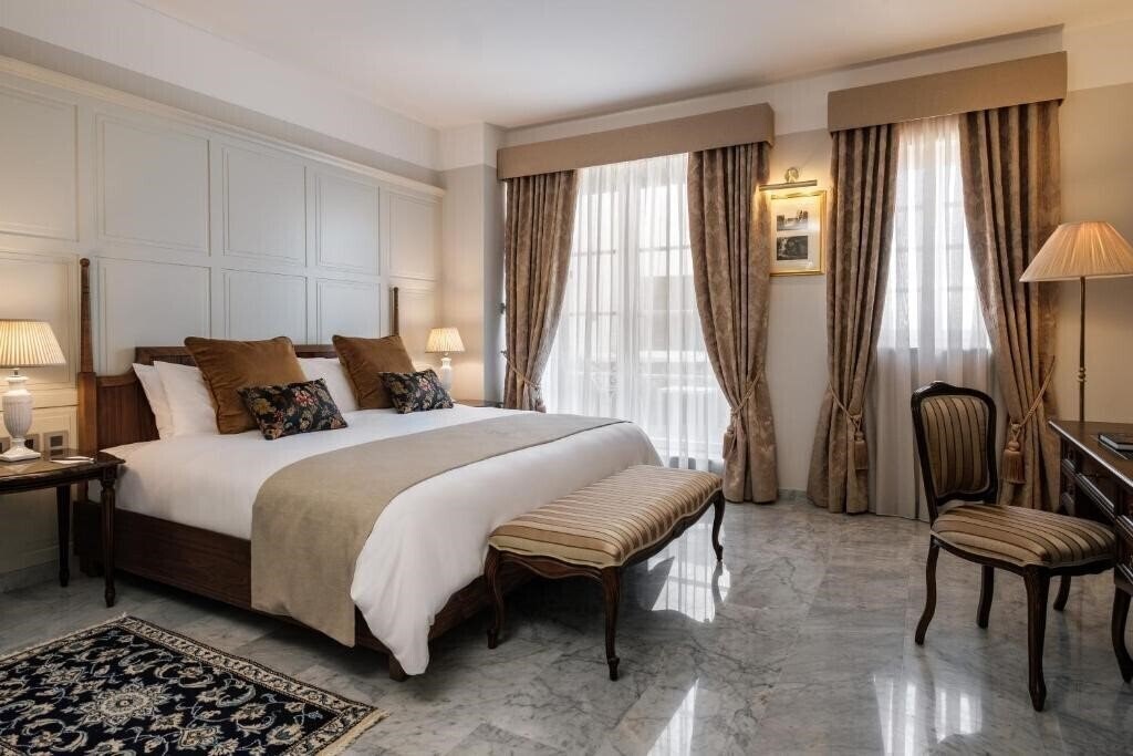 Отель Palais Le Brun 4*