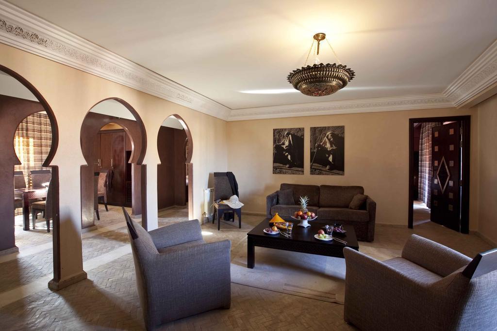 Территория Dellarosa Hotel Suites & SPA 4*