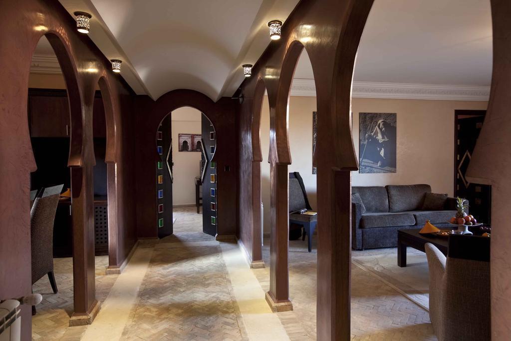 Панорама Dellarosa Hotel Suites & SPA 4*