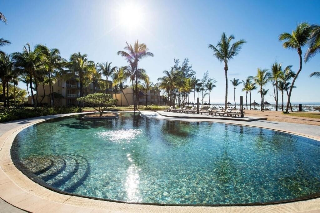 Территория Outrigger Mauritius Resort & SPA 5*